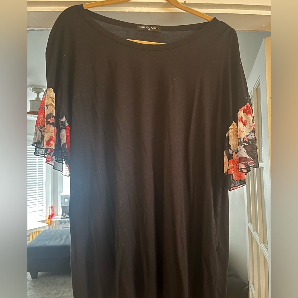 Kim and Cami Beautiful Flowy Top - 1x